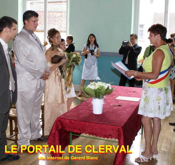 Le mariage de Cindy et Julien Morel en mairie de Clerval