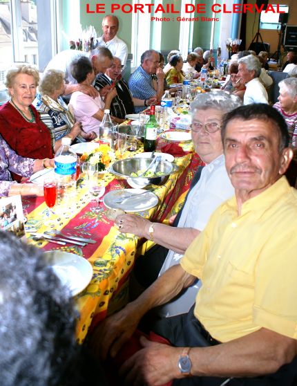 En jaune, c'est Serge Gourbillon, le gardien du camping