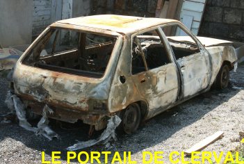 voiture incendie  Clerval