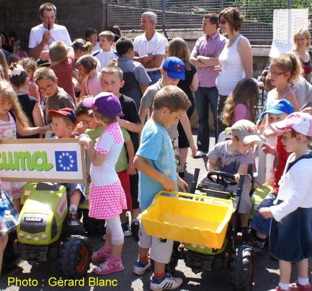 2 tracteurs pour les enfants