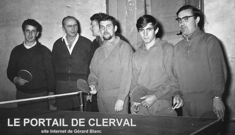 Quelques pongistes clervalois en 1966 au Vieux Chteau