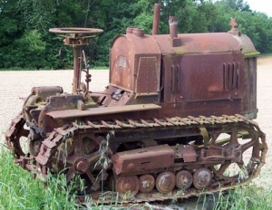 Ce tracteur  chenilles ne sera pas expos  L'Hpital-St-Liffroy.